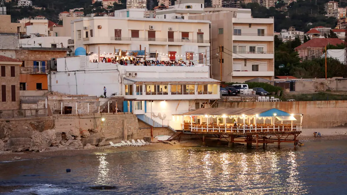 مدينة البترون اللبنانية تزدهر سياحيا رغم الأزمات الطاحنة