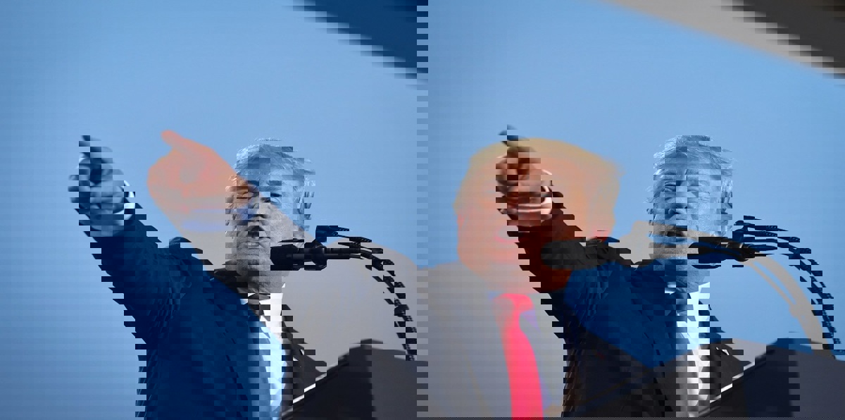 ترامب يتهم "F.B.I" ووزارة العدل بتسييس التحقيقات لصالح الديمقراطيين