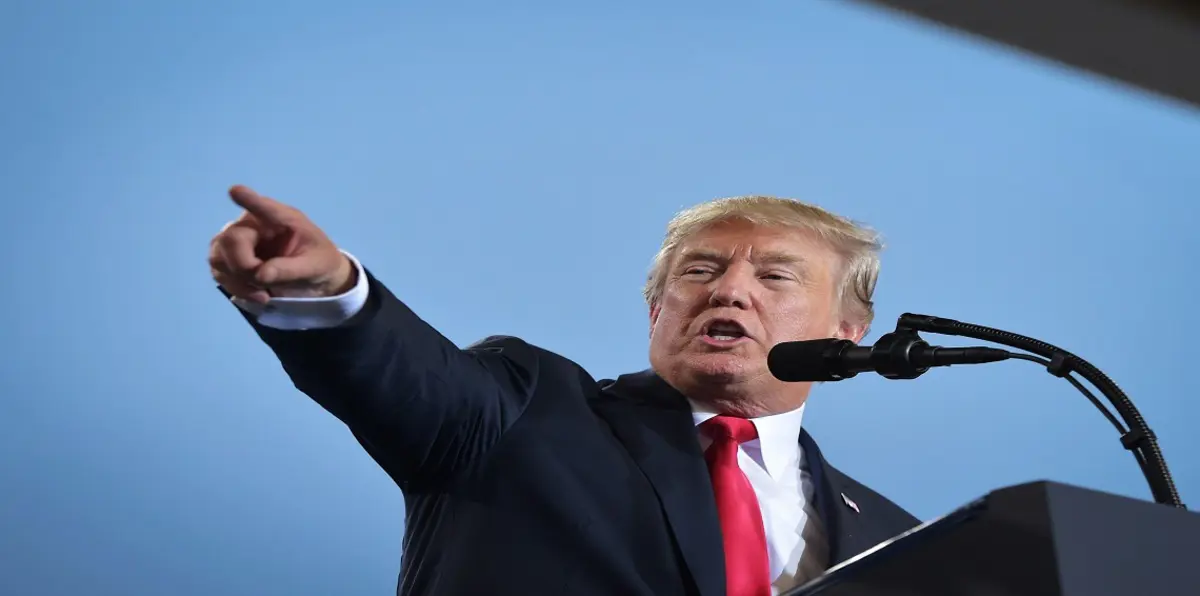 ترامب يتهم "F.B.I" ووزارة العدل بتسييس التحقيقات لصالح الديمقراطيين