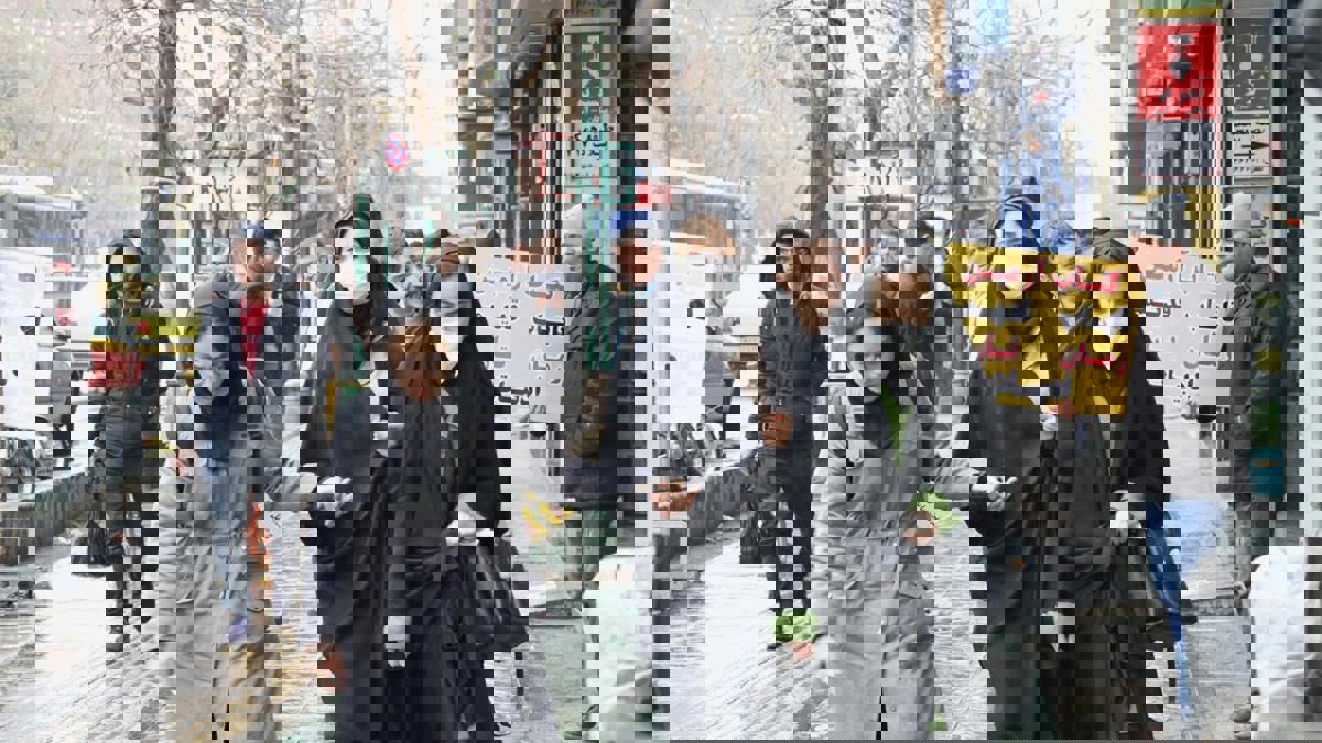 إيران تعيد بعض القيود في طهران بعد انفجار الوضع الوبائي لكورونا