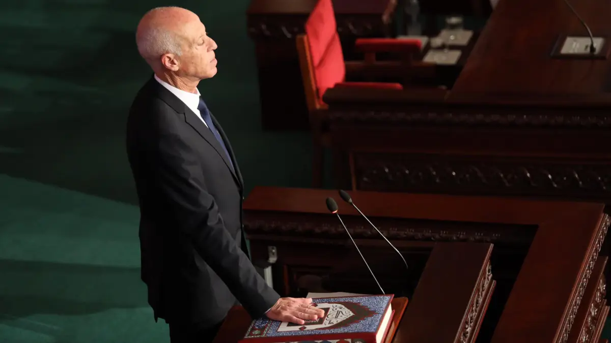 نشطاء يتهمون نائبين تونسيين بالإساءة للرئيس قيس سعيد (صور)