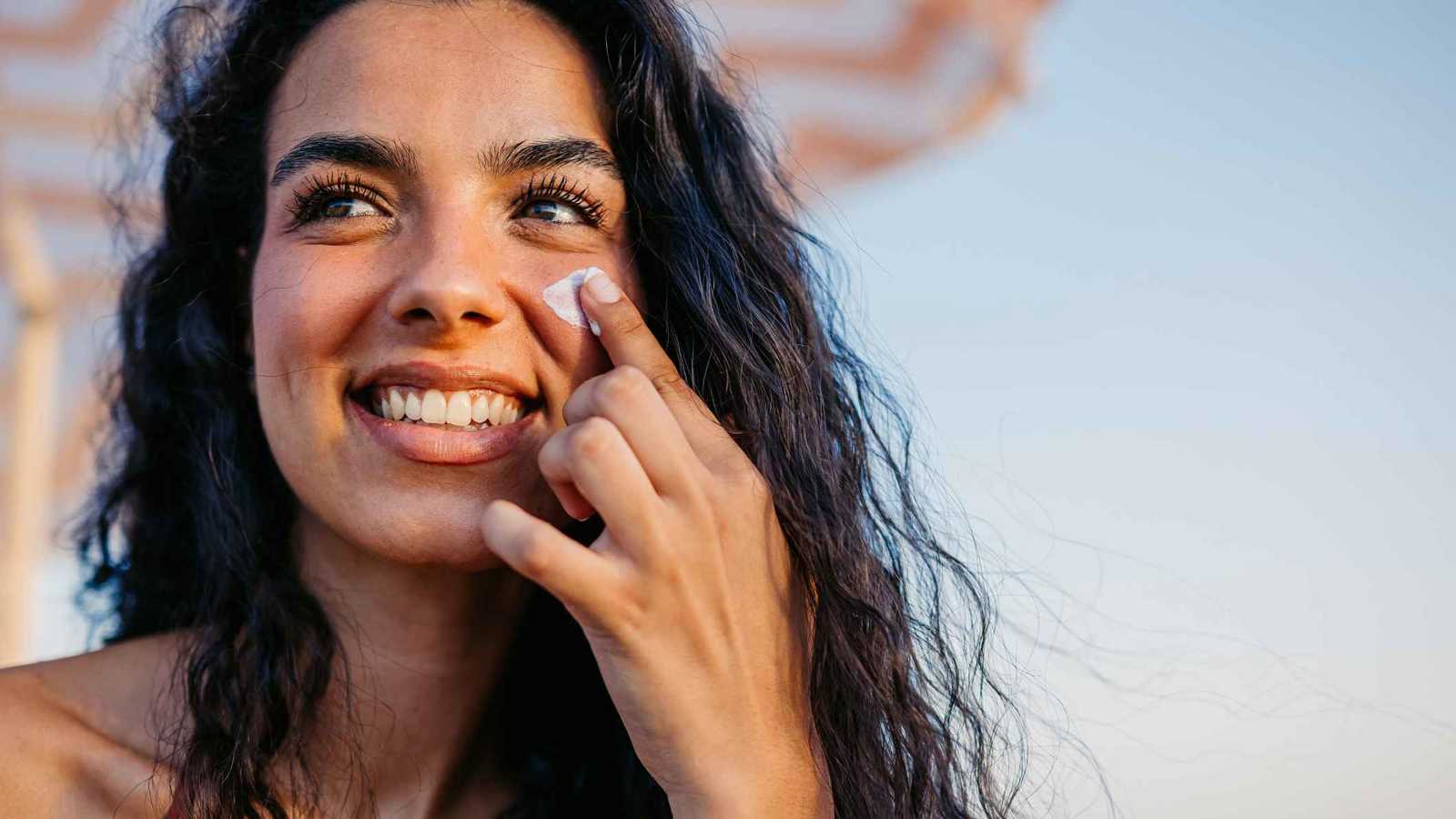 5 أخطاء شائعة تُبطل مفعول واقي الشمس