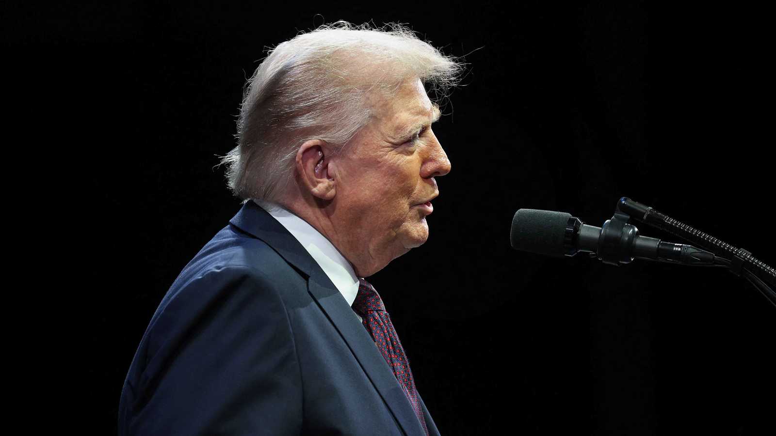 رغم تهديدات إسرائيل.. ترامب يلمح لصفقة مع إيران بعد نزع قوتها النووية