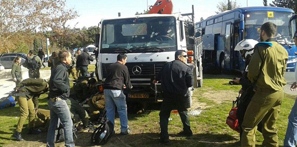 بالفيديو.. لحظة دهس فادي القنبر للجنود الإسرائيليين في جبل المكبر بالقدس