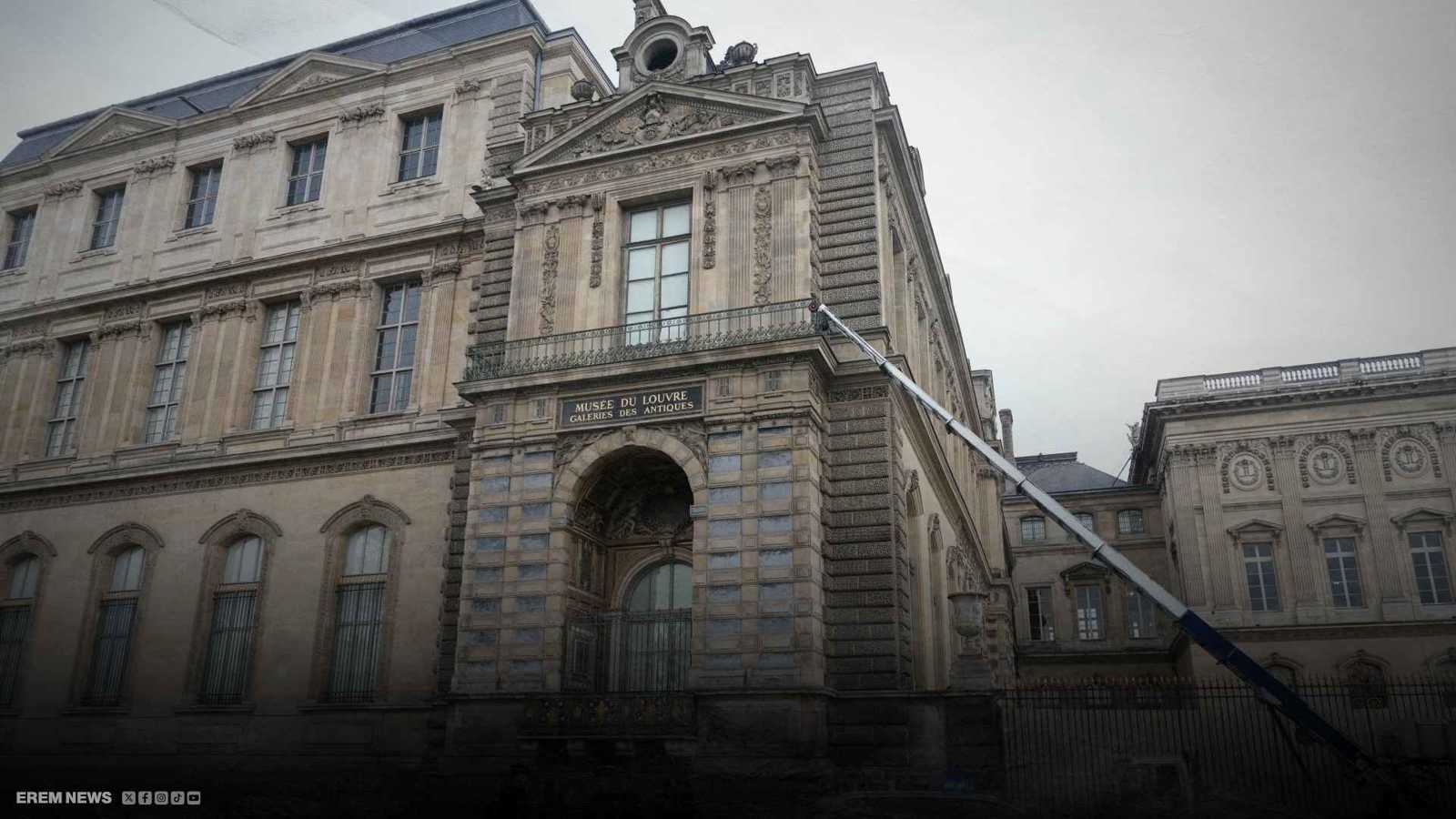 رافعة ثم دراجات نارية.. فيديو لرجل أمن يوثق لحظات هروب "لصوص اللوفر"