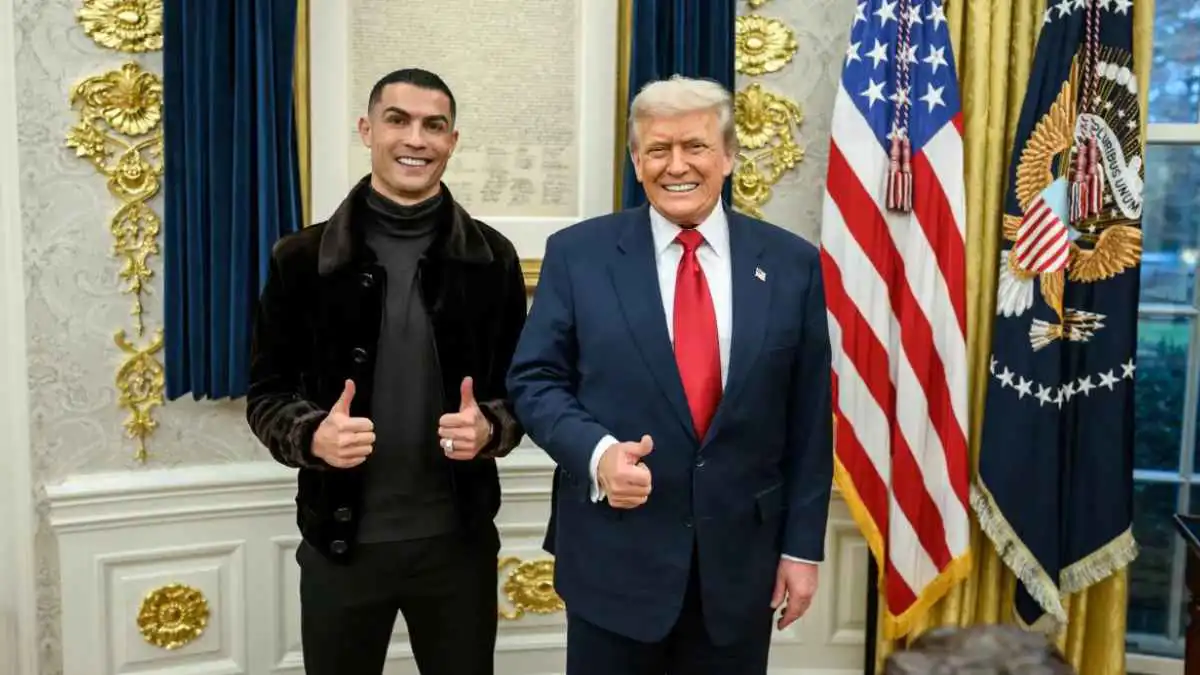 يلعبان الكرة في المكتب البيضاوي.. ترامب ينشر فيديو بالذكاء الاصطناعي مع رونالدو