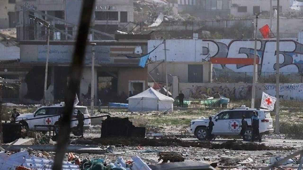 الصليب الأحمر يعلق عملياته في مدينة غزة بسبب تصاعد القتال