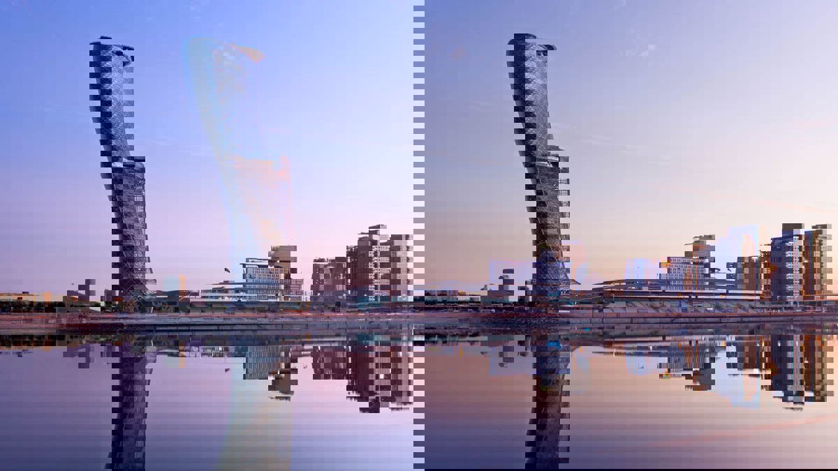 إحداها بدولة عربية.. بنايات حول العالم تدهش الزوار بغرابتها