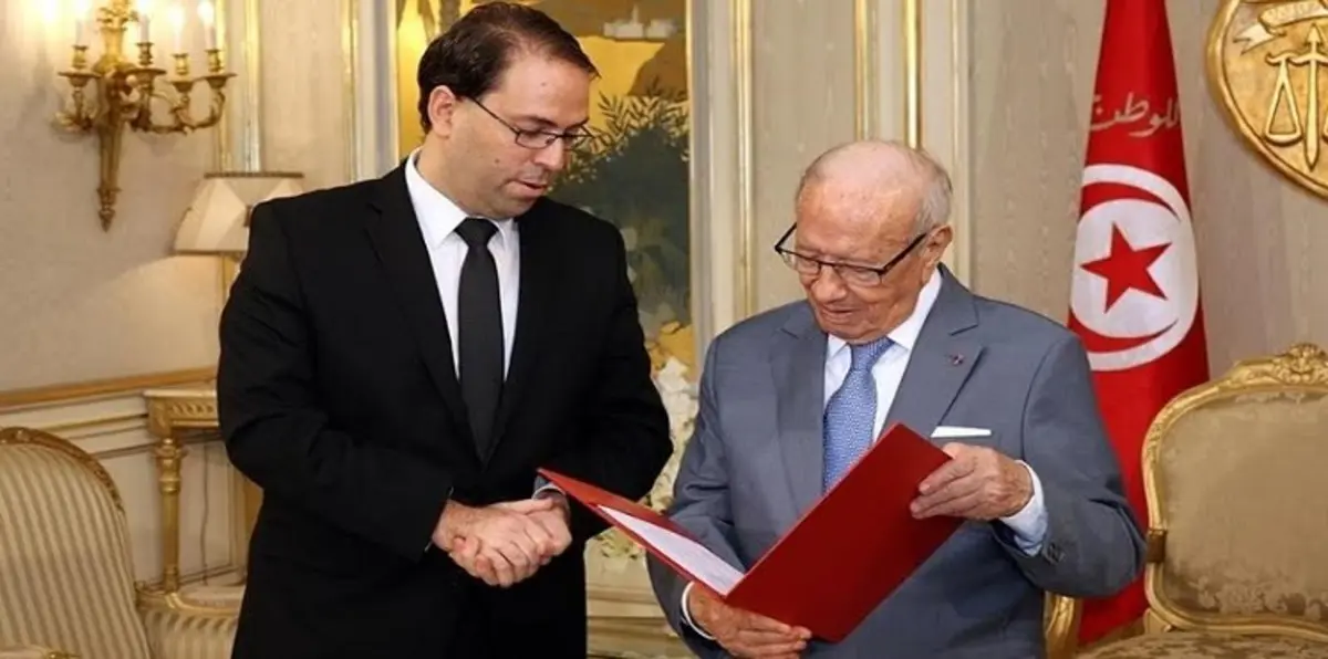 حكومة الشاهد تشعل جدلًا سياسيًا واسعًا بين الأحزاب التونسية