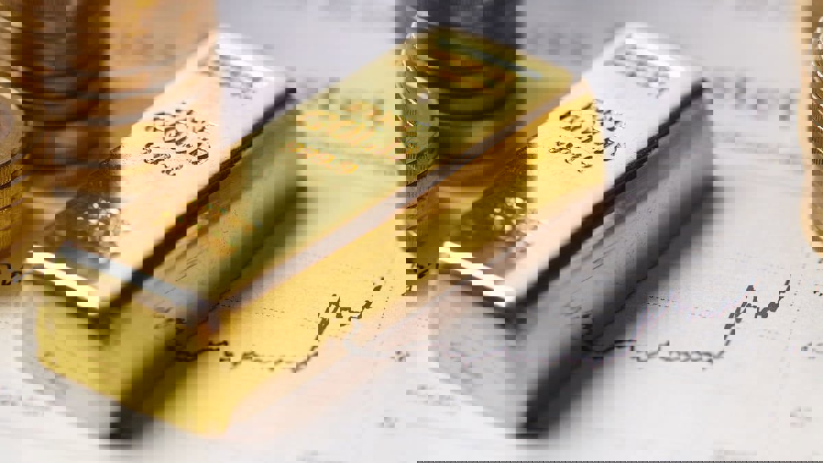 الذهب يتراجع متأثرًا بتعافي أسواق الأسهم وعوائد السندات الأمريكية