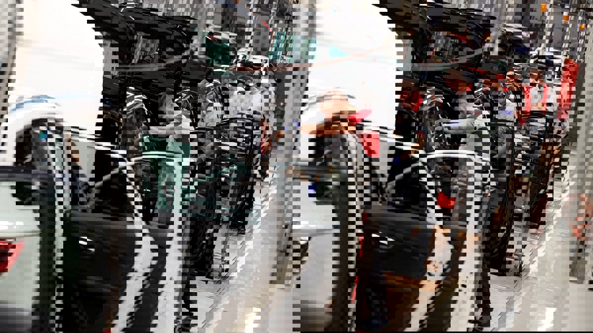 الصين تعلق فرض رسوم إضافية على السيارات الأمريكية