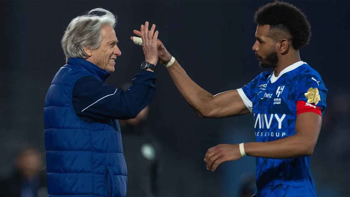 سبب مقنع جداً.. أسطورة الاتحاد يكشف سر تمسك الهلال بـ علي البليهي (فيديو)