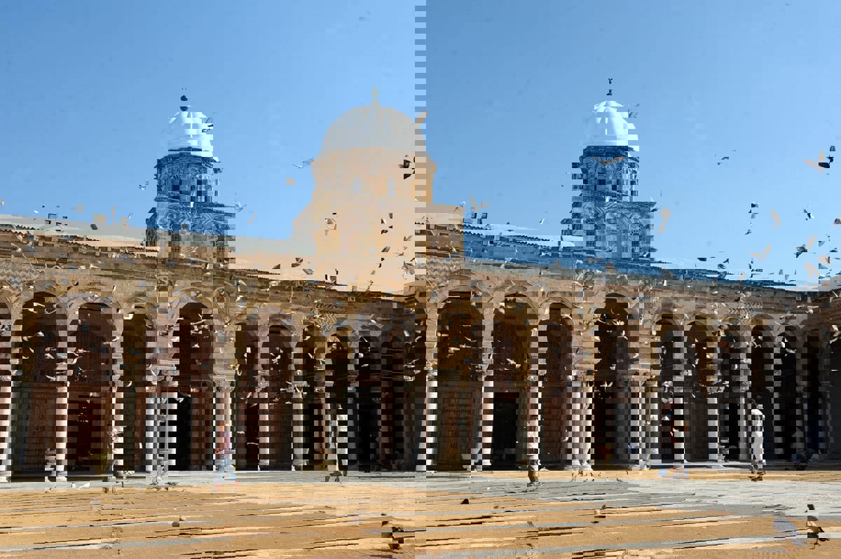 جامع الزيتونة المعمور في تونس.. منارة للعلم ومعمار إسلامي فريد