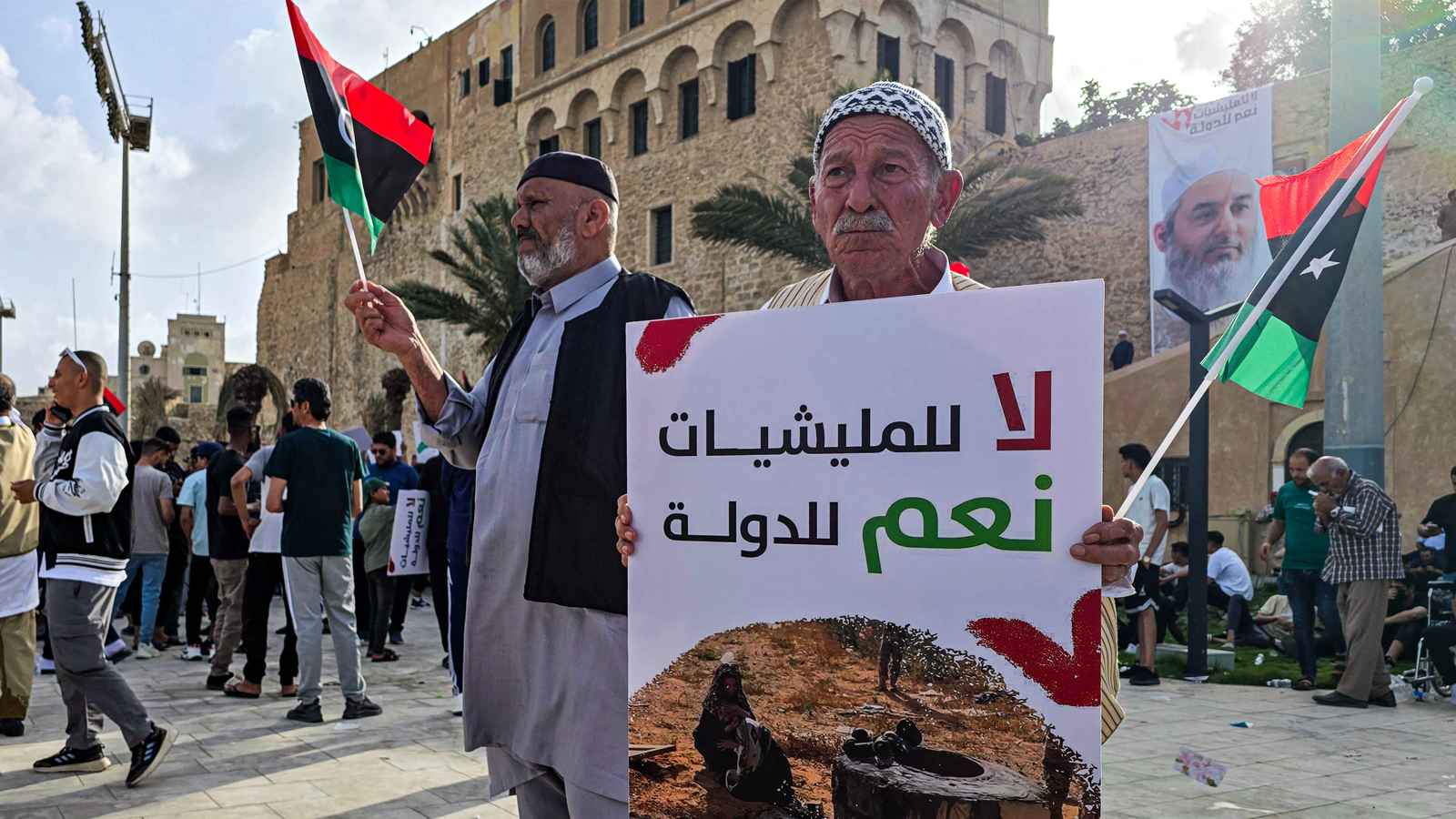 مطالبة دولية بتسليم قائد ميليشيا تثير ارتباكا حكوميا في ليبيا