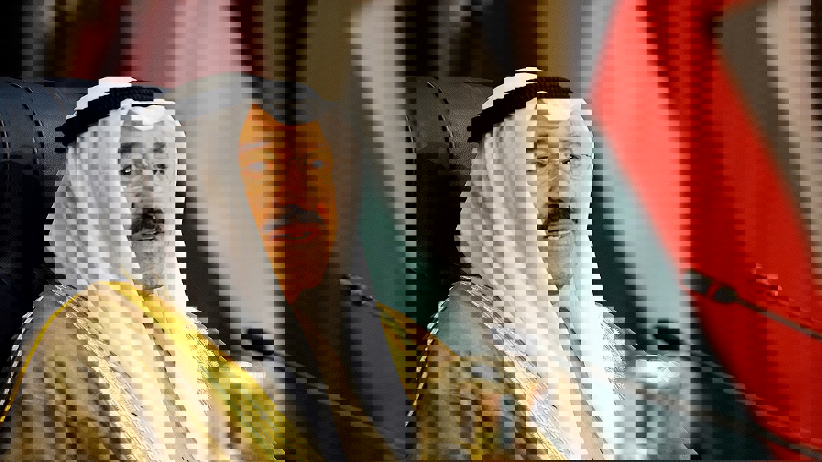 أمير الكويت يحضر عزاء والد النائب خالد الشطي (صور وفيديو)