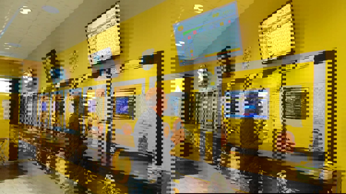 تونس.. البطالة تدفع الشباب لإدمان "القمار الإلكتروني" سعيا خلف الثراء