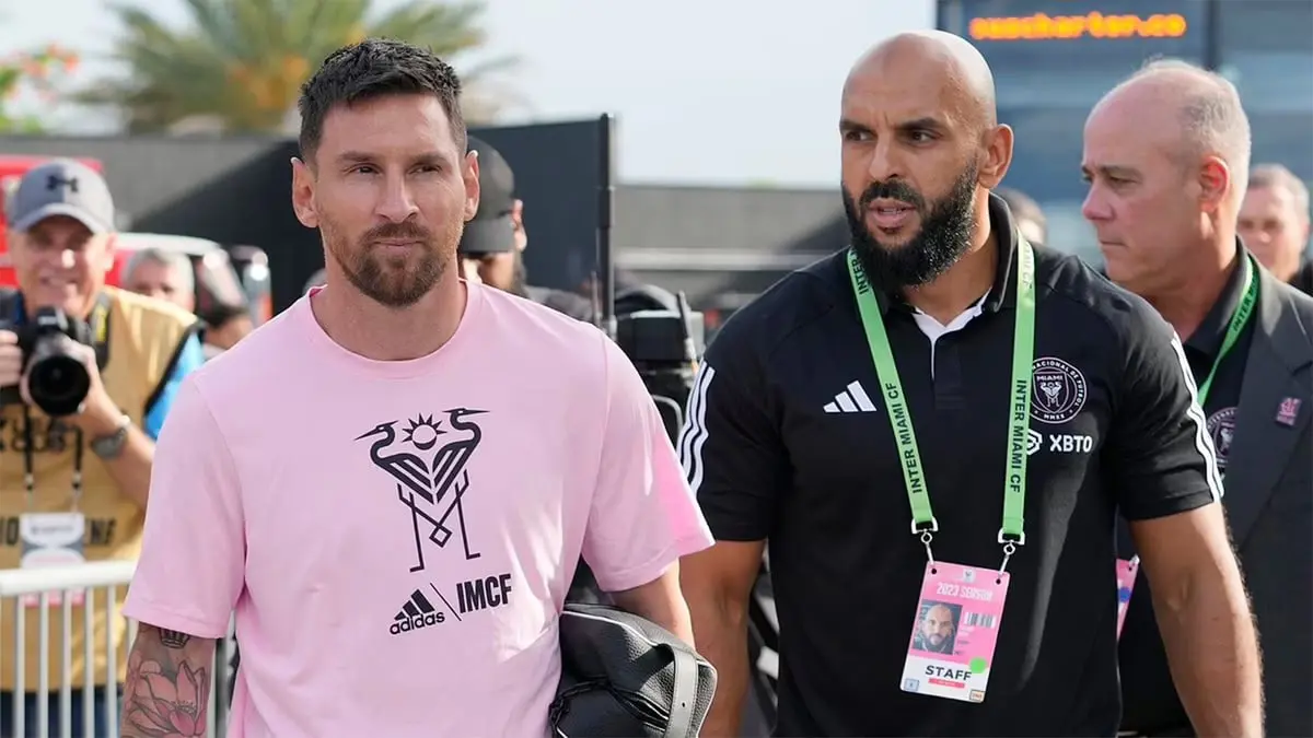 يلازمه كظله حتى في الملعب.. من هو الحارس الشخصي لليونيل ميسي في إنتر ميامي؟ (شاهد)