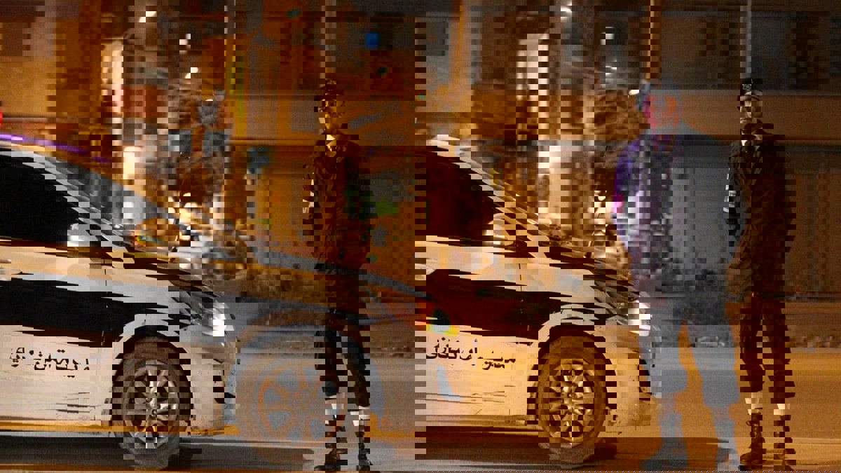 الأمن الليبي يضبط  شخصين احترفا خطف العمالة الوافدة للحصول على فدى مالية