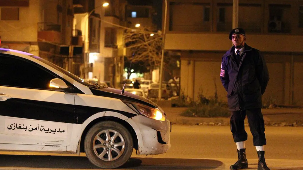 الأمن الليبي يضبط  شخصين احترفا خطف العمالة الوافدة للحصول على فدى مالية