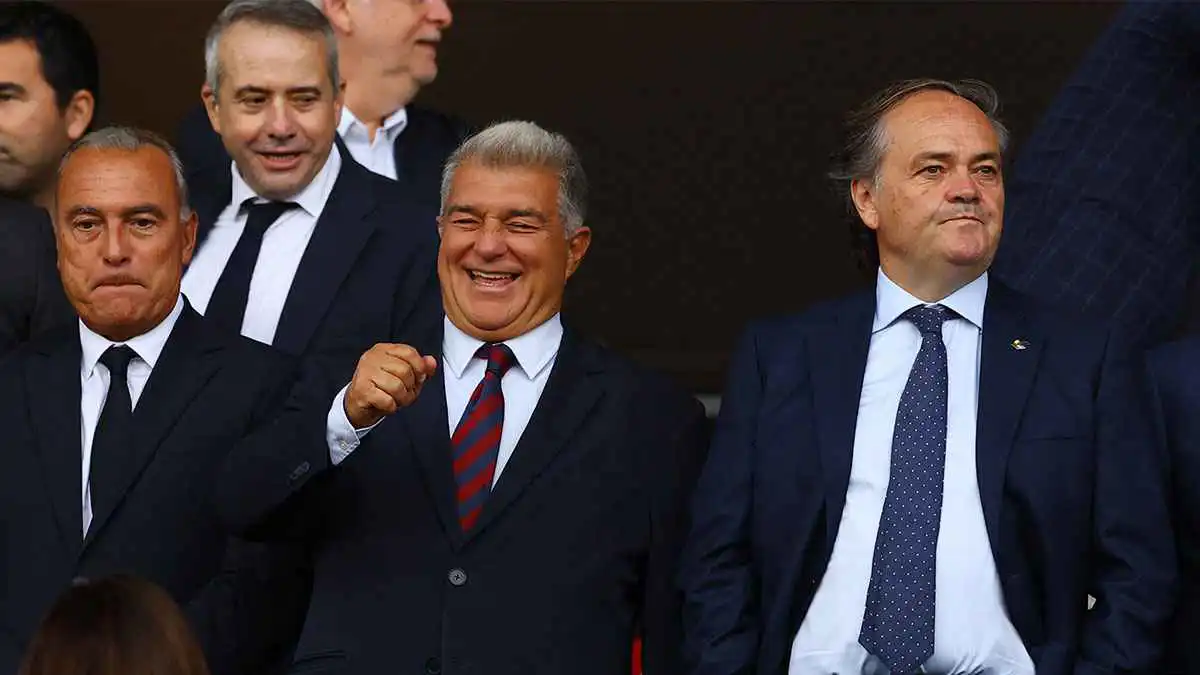 الخيانة من الداخل.. 4 تصريحات كارثية من مسؤولي برشلونة قد تتسبب في هبوط النادي