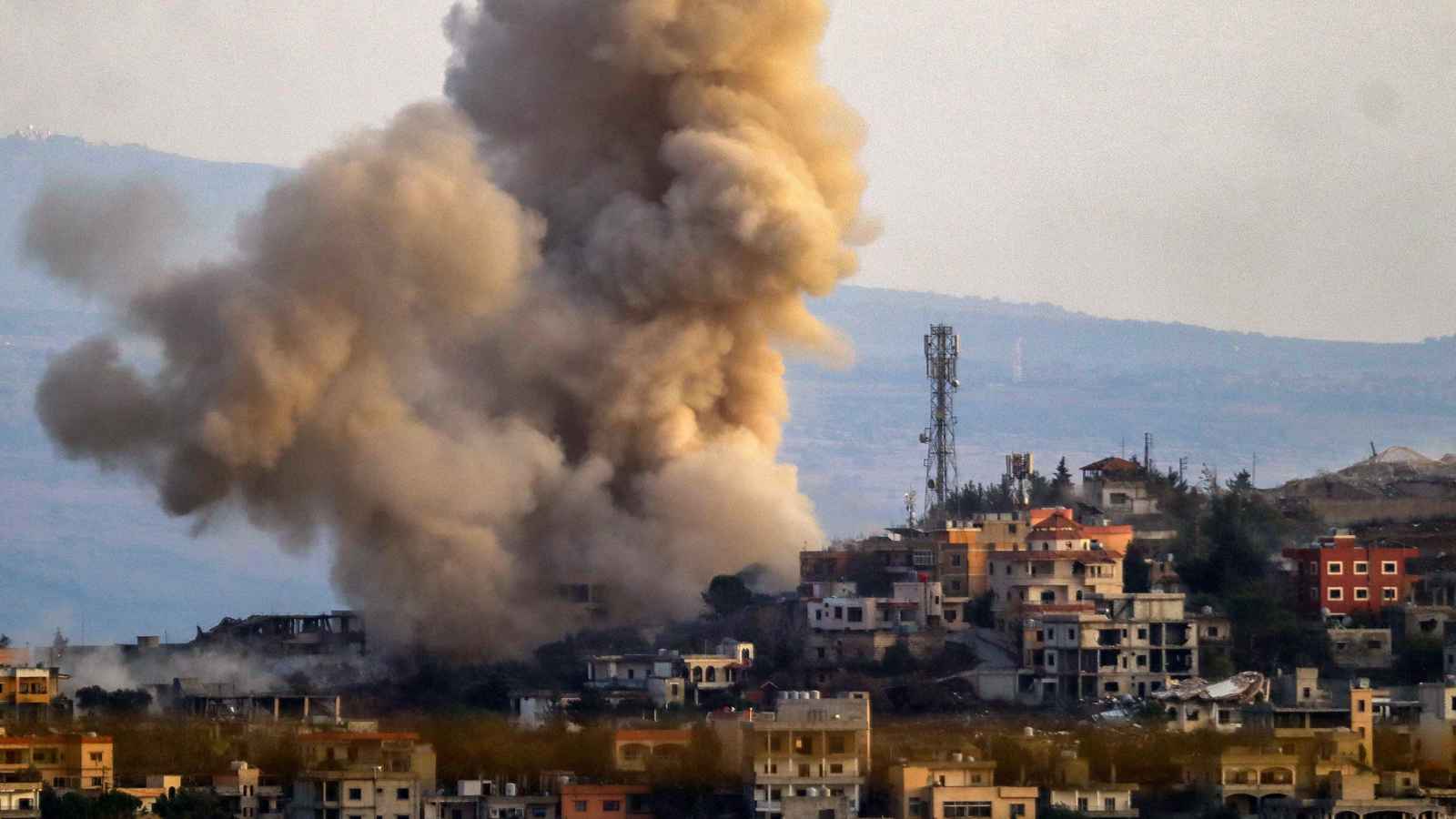 52 قتيلا في غارات على جنوب وشرق لبنان (فيديو)