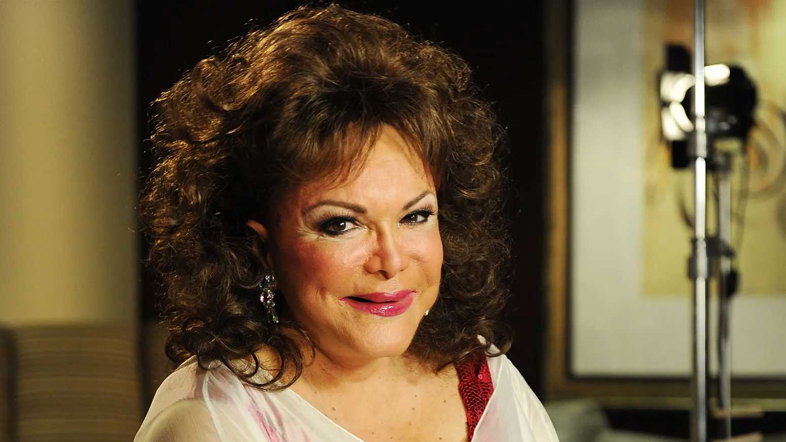 رحيل المغنية الأمريكية كوني فرانسيس عن 87 عاما