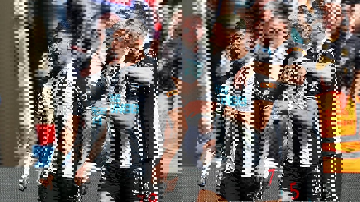 نيوكاسل سيلعب خارج أرضه بقميص يشبه قميص المنتخب السعودي (صور)