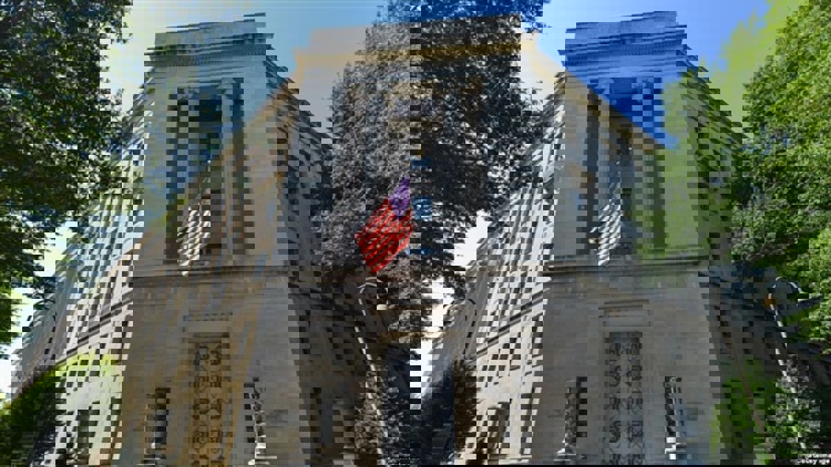 أمريكا تتهم الصين باختراق وقرصنة شركات ووكالات عالمية