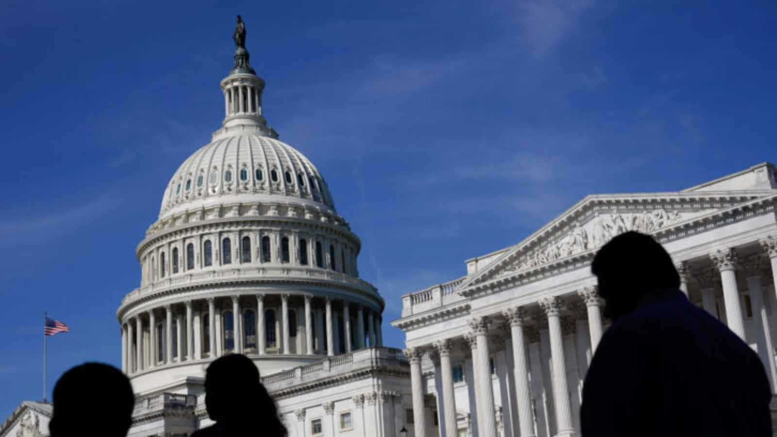 استطلاع: الديمقراطيون أكثر حماساً من الجمهوريين لانتخابات الكونغرس 2026