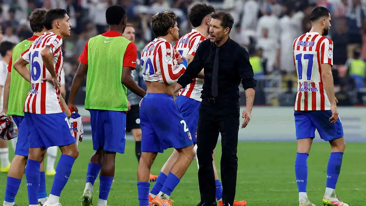 رقم لا يصدق.. كم مدربًا قاد ريال مدريد وبرشلونة خلال فترة سيميوني مع أتلتيكو؟