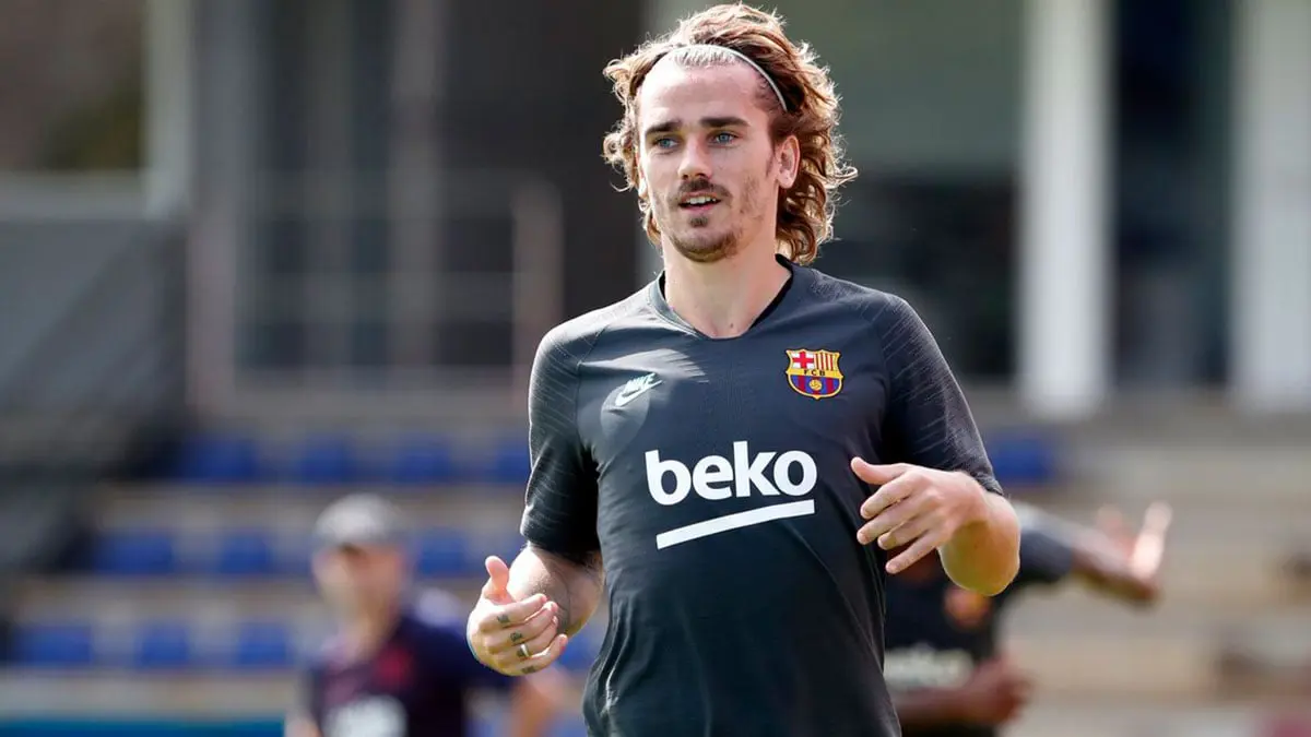 غريزمان يتحدث عن علاقته بميسي وحلم التتويج بدوري أبطال أوروبا مع برشلونة