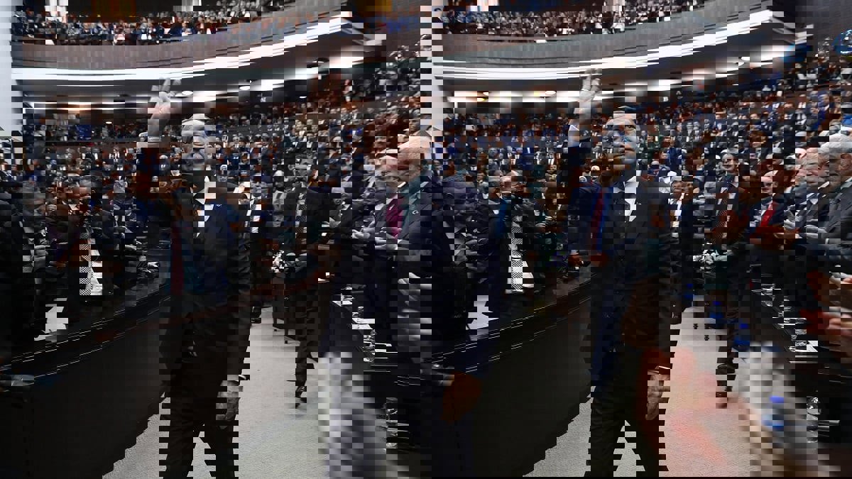 بلومبيرغ: تحالف أردوغان الحاكم يتآكل.. ولم يبق معه سوى شريك هامشي