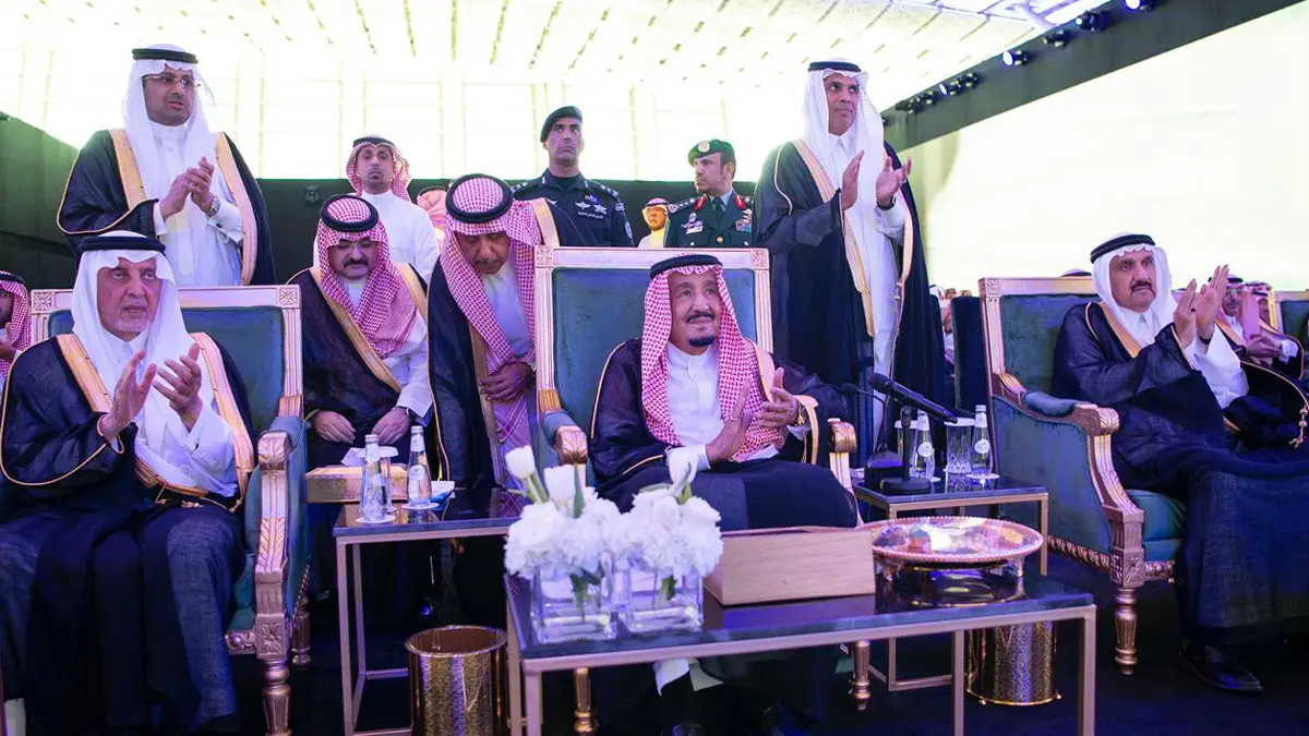 العاهل السعودي يفتتح صالة ركاب جديدة بمطار الملك عبدالعزيز الدولي في جدة (فيديو وصور)