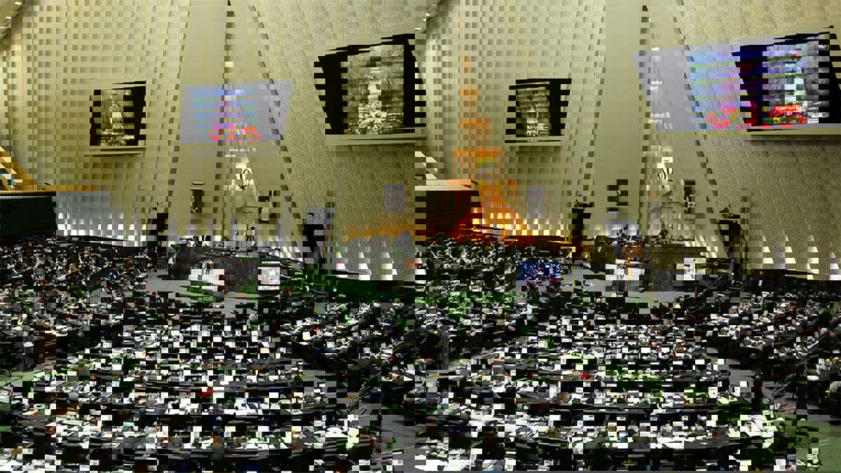 أزمة الخبز في إيران.. انتقادات حادة للحكومة خلال جلسة برلمانية عاصفة