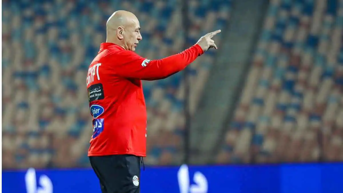 حسام حسن يأمر لاعب منتخب مصر بقص شعره