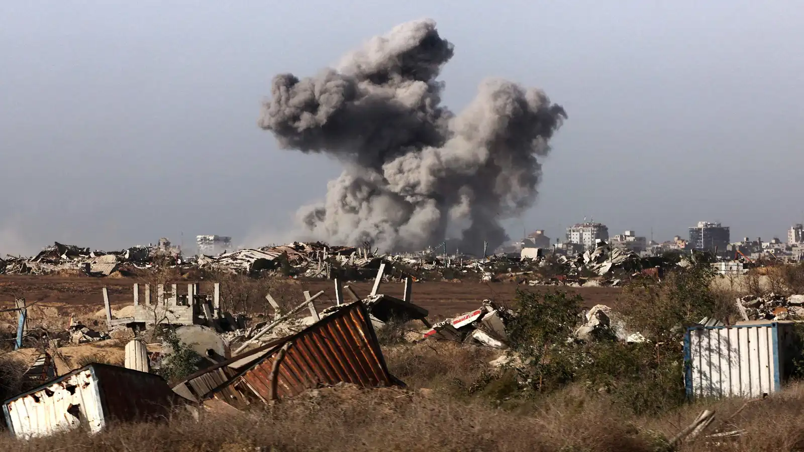 وسط اتهامات متبادلة بخرق الاتفاق.. قتلى في قصف إسرائيلي على غزة (فيديو)