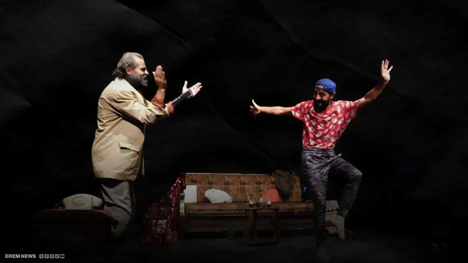 من  مسرحية "كل عارٍ وأنتم بخير"