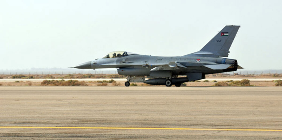 سقوط مقاتلة F16 أردنية في السعودية ونجاة قائدها