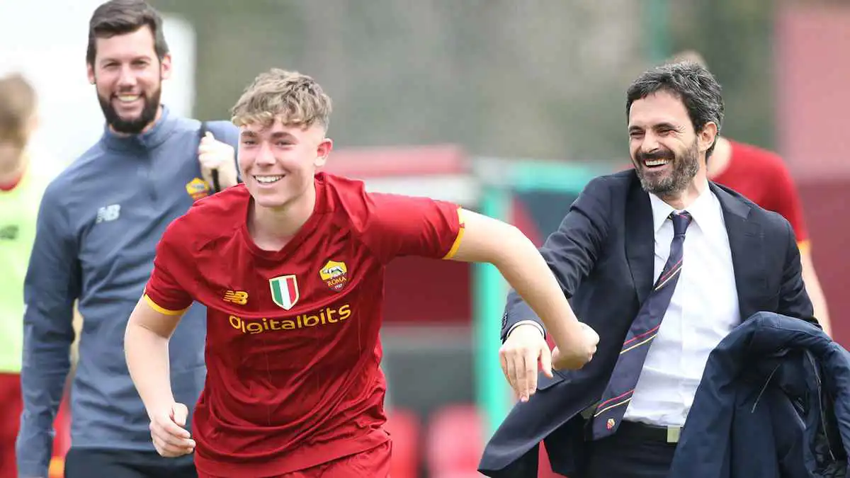 لماذا اعتزل نجل توتي في عمر الـ19 عامًا فقط؟