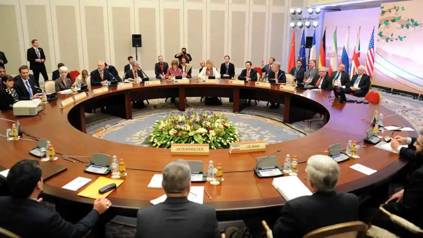 "جولة الحسم".. الوفد الإيراني يغادر إلى جنيف