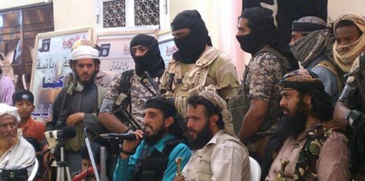 تنظيم القاعدة في جزيرة العرب ينفي مسؤوليته عن قتل 15 جنديًا يمنيًا