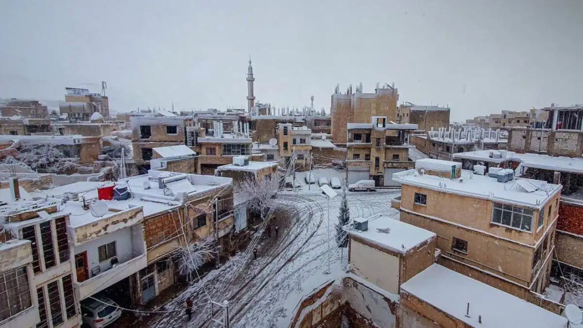 تسببت بفيضانات وتساقط للثلوج.. عاصفة شتوية تجتاح بلاد الشام (فيديو)