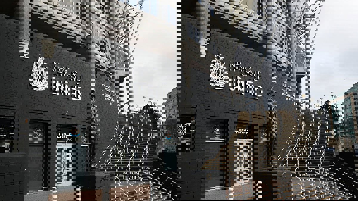 الرئيس التنفيذي للدوري الإنجليزي يكشف سبب سحب العرض السعودي لشراء نيوكاسل