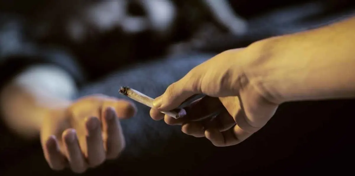 الكويت تحذر من ارتداء وترويج قمصان "الداب" (صور)