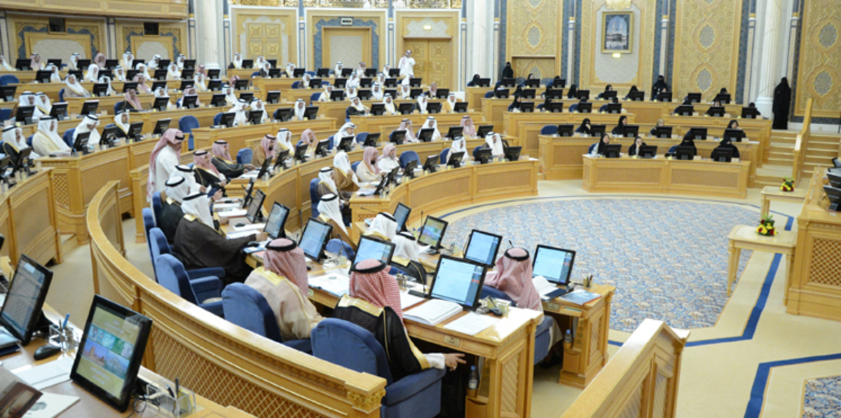 عضو في مجلس الشورى السعودي يقترح تجنيس الأجانب