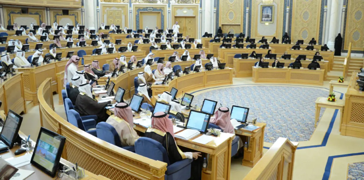 عضو في مجلس الشورى السعودي يقترح تجنيس الأجانب