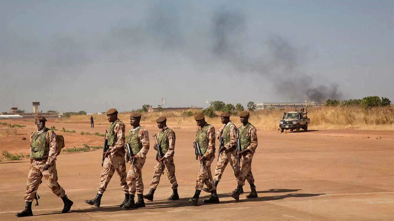 أزمة مالي تتصاعد.. الجيش يكثف غاراته وجماعة "نصرة الإسلام" تتوعد بـ"الانتقام"