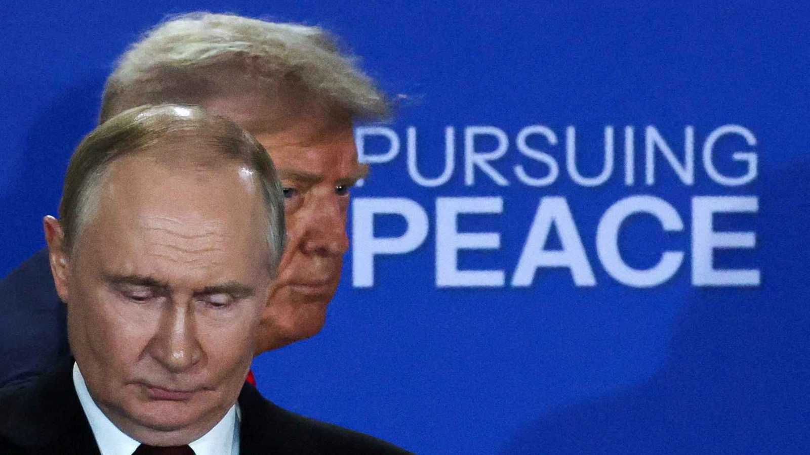 مكان انعقاد قمة ألاسكا يشعل المواجهة بين ترامب والإعلام