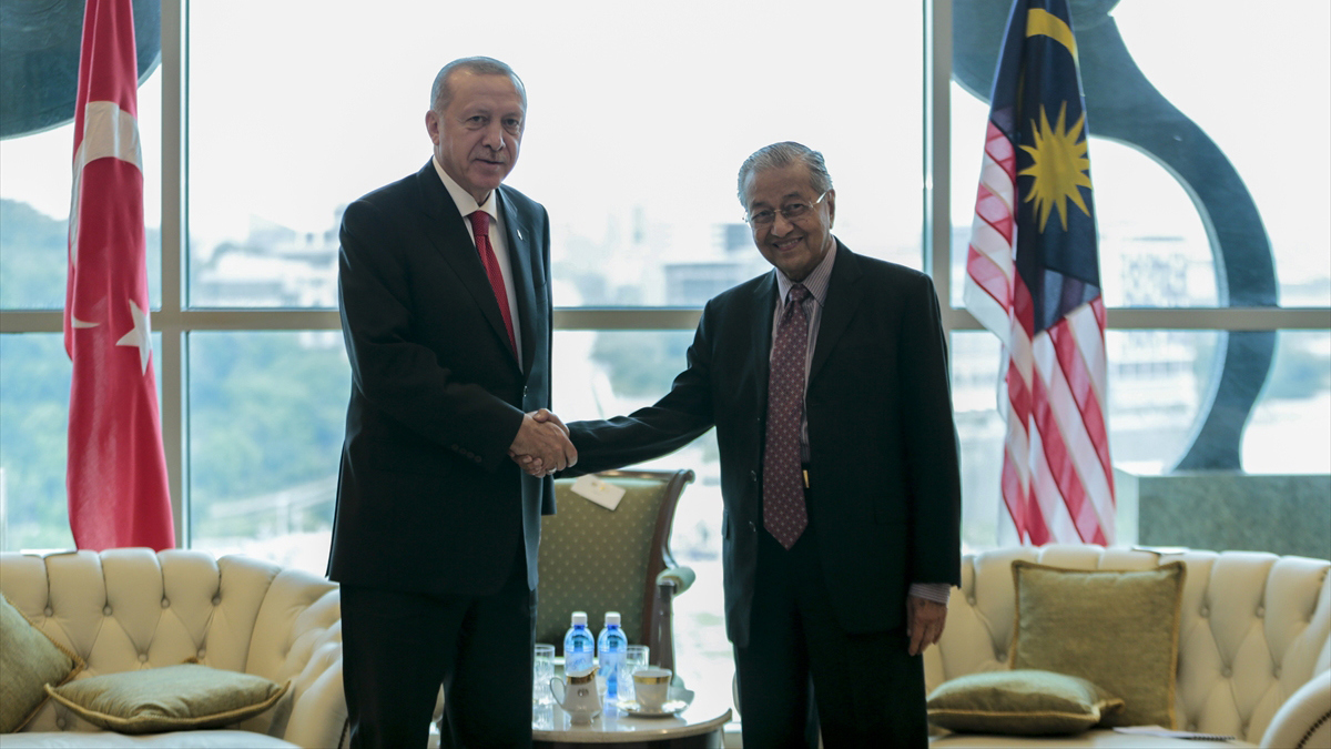 قمة كوالا لمبور.. الحج والناس راجعة!