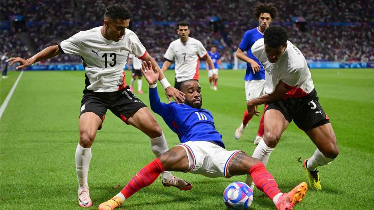 الموعد والقنوات الناقلة لمباراة مصر والمغرب الحاسمة